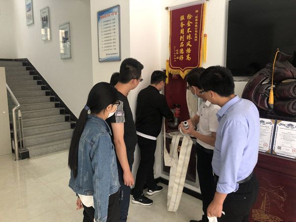 泓源新能源公司、出租車公司聯(lián)合開展消防安全演練(圖2)