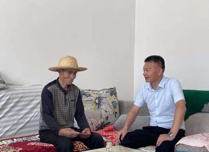 泓源公司深入幫扶村開展走訪慰問(wèn)活動(dòng)(圖1)